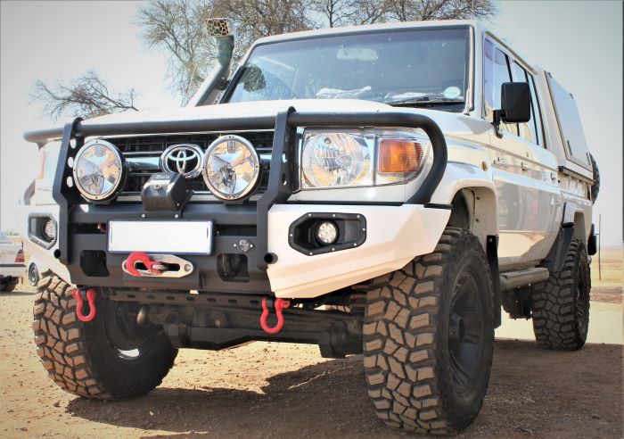 hunter-front-bumper-land-cruiser-76-79-color-matched